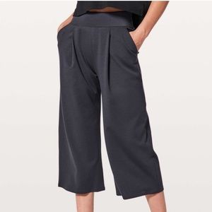Lululemon Can you feel the pleat crop pants blue